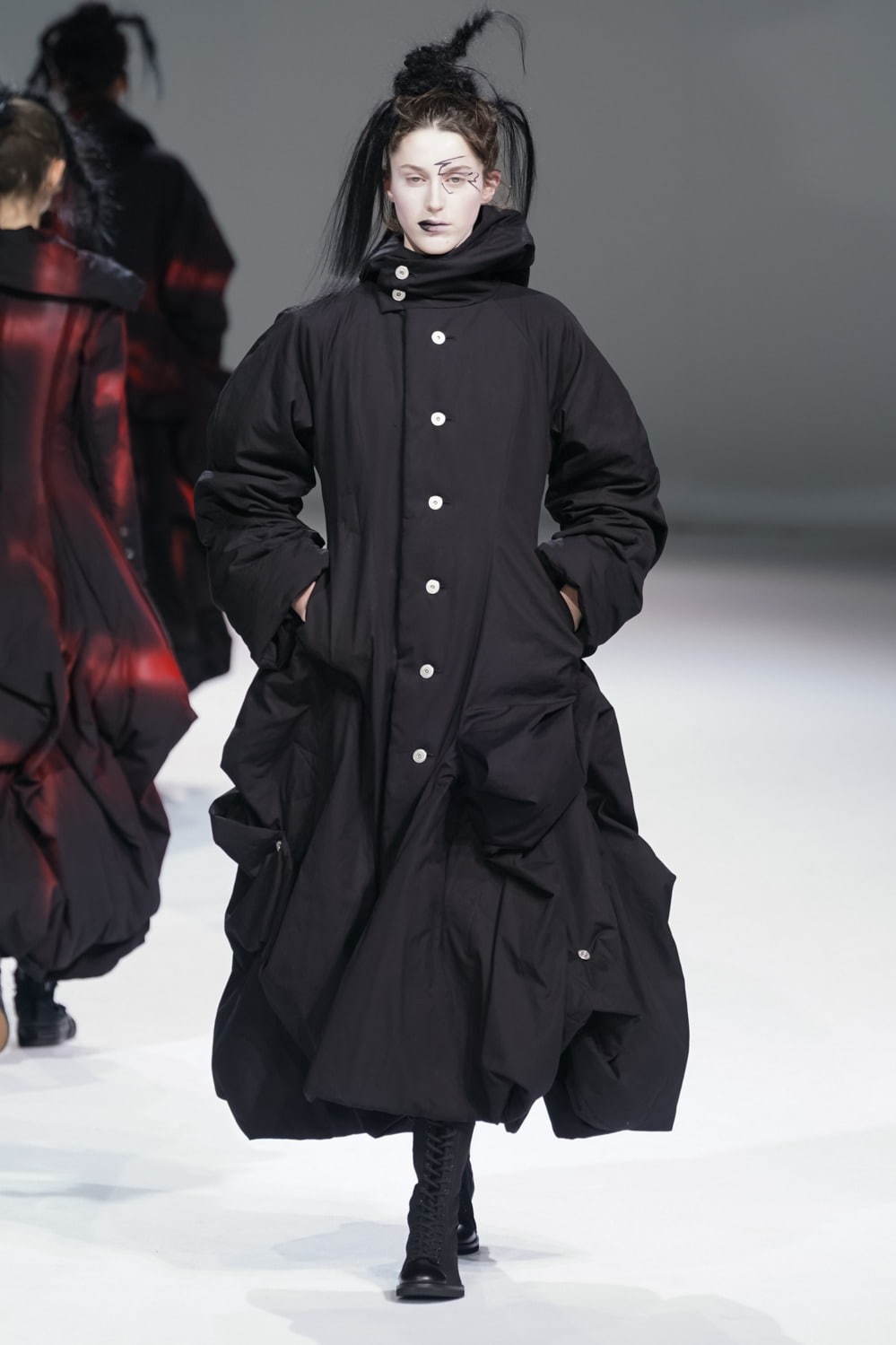 ヨウジヤマモト(Yohji Yamamoto) 2020-21年秋冬ウィメンズコレクション  - 写真37