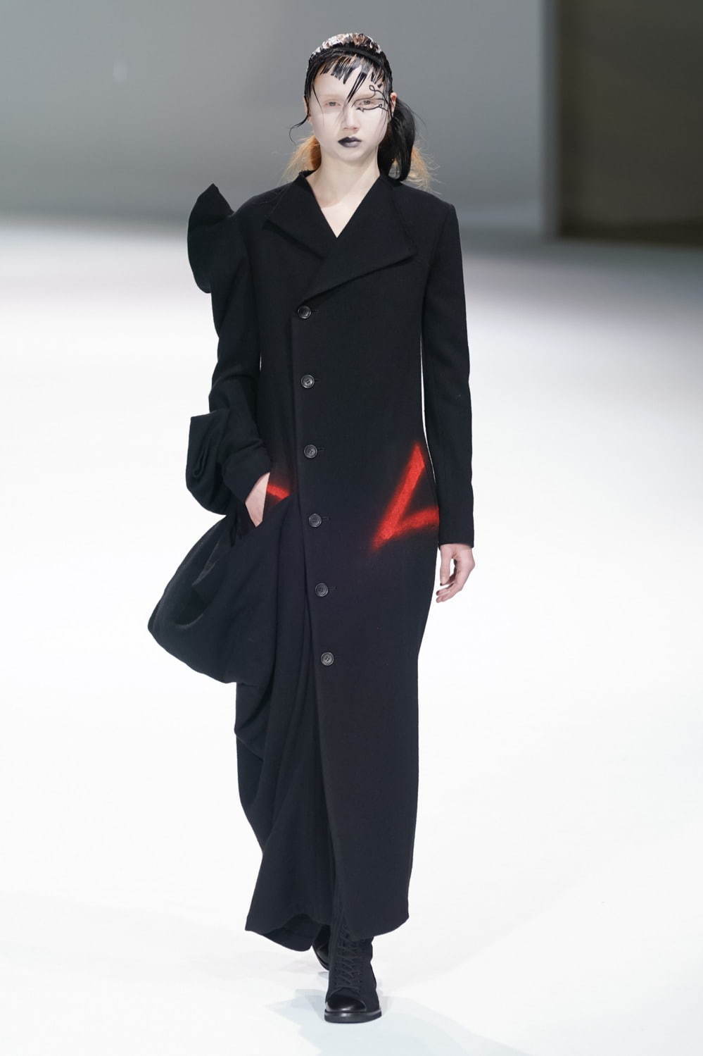 ヨウジヤマモト(Yohji Yamamoto) 2020-21年秋冬ウィメンズコレクション  - 写真53