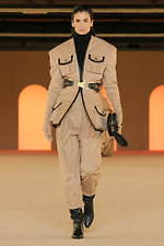 バルマン2020年秋冬コレクション - 異国の地に降り立ったパワフルウーマン｜写真4