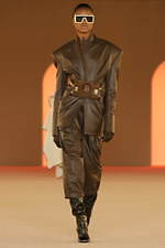 バルマン2020年秋冬コレクション - 異国の地に降り立ったパワフルウーマン｜写真7