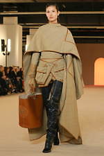 バルマン2020年秋冬コレクション - 異国の地に降り立ったパワフルウーマン｜写真10