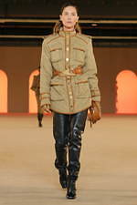 バルマン2020年秋冬コレクション - 異国の地に降り立ったパワフルウーマン｜写真11