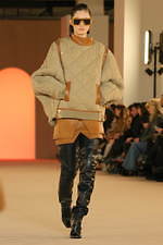 バルマン2020年秋冬コレクション - 異国の地に降り立ったパワフルウーマン｜写真12