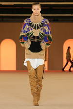 バルマン2020年秋冬コレクション - 異国の地に降り立ったパワフルウーマン｜写真17