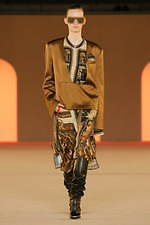 バルマン2020年秋冬コレクション - 異国の地に降り立ったパワフルウーマン｜写真18