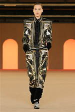 バルマン2020年秋冬コレクション - 異国の地に降り立ったパワフルウーマン｜写真19