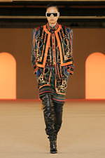 バルマン2020年秋冬コレクション - 異国の地に降り立ったパワフルウーマン｜写真23