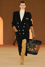 バルマン2020年秋冬コレクション - 異国の地に降り立ったパワフルウーマン｜写真28