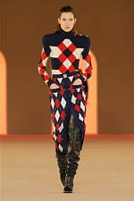 バルマン2020年秋冬コレクション - 異国の地に降り立ったパワフルウーマン｜写真30