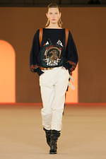 バルマン2020年秋冬コレクション - 異国の地に降り立ったパワフルウーマン｜写真31