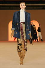 バルマン2020年秋冬コレクション - 異国の地に降り立ったパワフルウーマン｜写真36