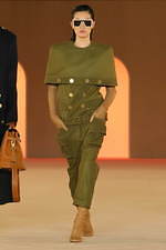 バルマン2020年秋冬コレクション - 異国の地に降り立ったパワフルウーマン｜写真39