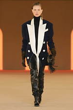 バルマン2020年秋冬コレクション - 異国の地に降り立ったパワフルウーマン｜写真42