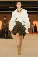 バルマン2020年秋冬コレクション - 異国の地に降り立ったパワフルウーマン｜写真46