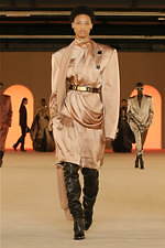 バルマン2020年秋冬コレクション - 異国の地に降り立ったパワフルウーマン｜写真48