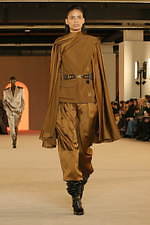 バルマン2020年秋冬コレクション - 異国の地に降り立ったパワフルウーマン｜写真49