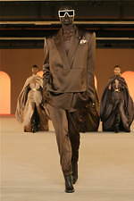 バルマン2020年秋冬コレクション - 異国の地に降り立ったパワフルウーマン｜写真51