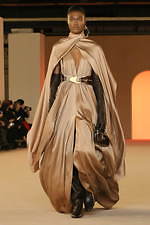 バルマン2020年秋冬コレクション - 異国の地に降り立ったパワフルウーマン｜写真53