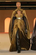 バルマン2020年秋冬コレクション - 異国の地に降り立ったパワフルウーマン｜写真54