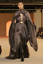 バルマン2020年秋冬コレクション - 異国の地に降り立ったパワフルウーマン｜写真56