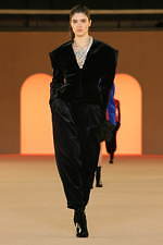 バルマン2020年秋冬コレクション - 異国の地に降り立ったパワフルウーマン｜写真66