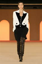 バルマン2020年秋冬コレクション - 異国の地に降り立ったパワフルウーマン｜写真69