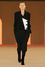 バルマン2020年秋冬コレクション - 異国の地に降り立ったパワフルウーマン｜写真70