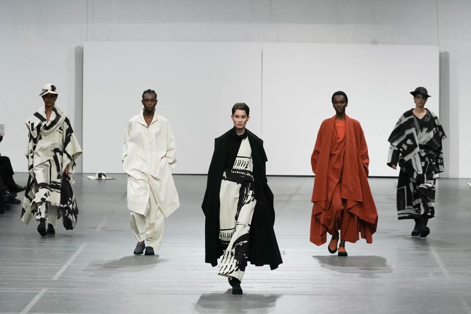 イッセイ ミヤケ(ISSEY MIYAKE) 2020-21年秋冬ウィメンズコレクション  - 写真32