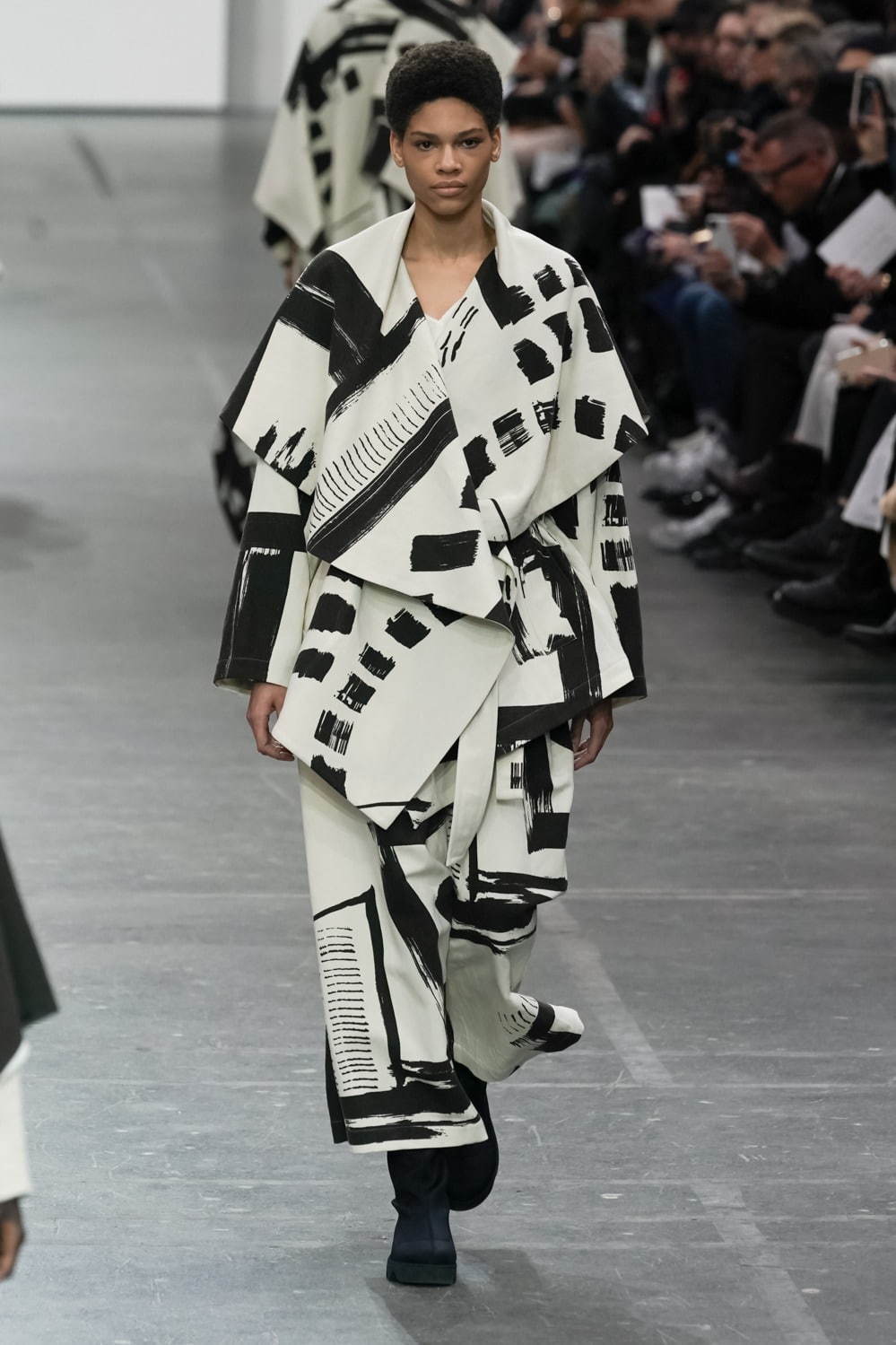 イッセイ ミヤケ(ISSEY MIYAKE) 2020-21年秋冬ウィメンズコレクション シルエット - 写真37