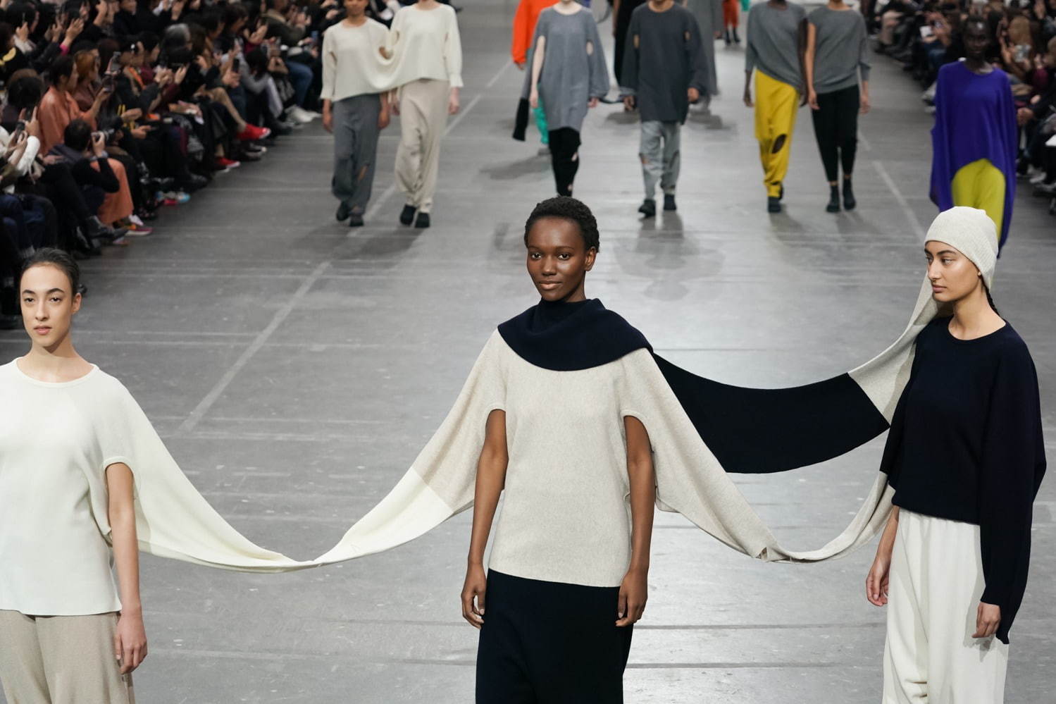 イッセイ ミヤケ(ISSEY MIYAKE) 2020-21年秋冬ウィメンズコレクション シルエット - 写真51