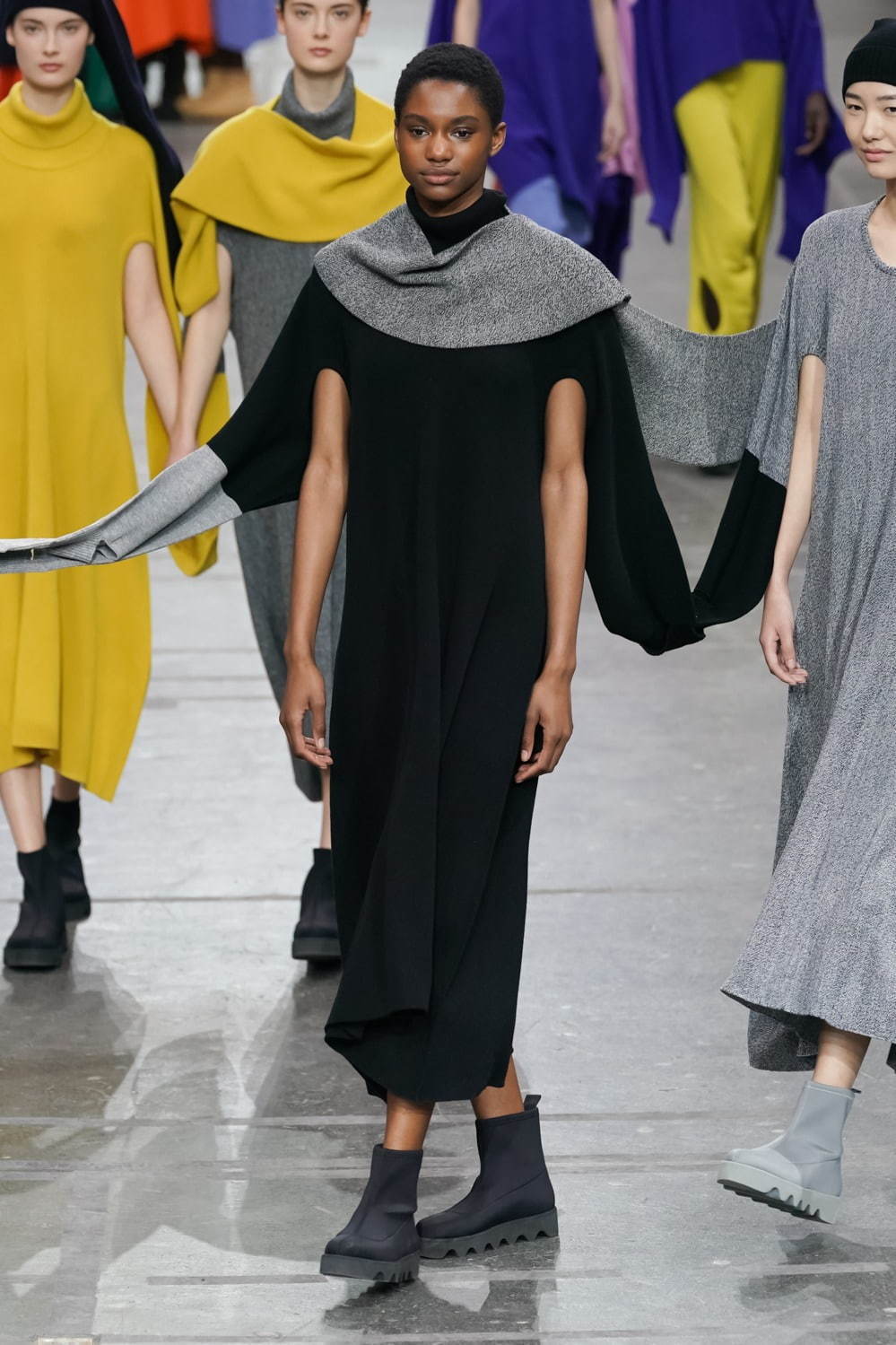 イッセイ ミヤケ(ISSEY MIYAKE) 2020-21年秋冬ウィメンズコレクション シルエット - 写真58