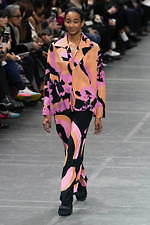 イッセイ ミヤケ 2020年秋冬コレクション - ポジティブなメッセージをのせた“一枚の布”｜写真13