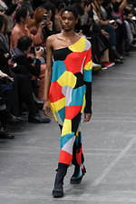 イッセイ ミヤケ 2020年秋冬コレクション - ポジティブなメッセージをのせた“一枚の布”｜写真20