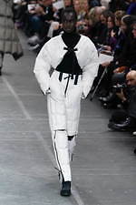 イッセイ ミヤケ 2020年秋冬コレクション - ポジティブなメッセージをのせた“一枚の布”｜写真29