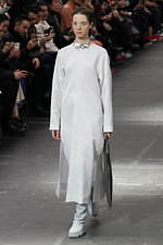 イッセイ ミヤケ 2020年秋冬コレクション - ポジティブなメッセージをのせた“一枚の布”｜写真46