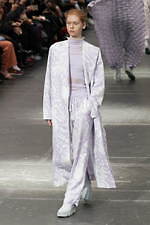 イッセイ ミヤケ 2020年秋冬コレクション - ポジティブなメッセージをのせた“一枚の布”｜写真49