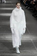 イッセイ ミヤケ 2020年秋冬コレクション - ポジティブなメッセージをのせた“一枚の布”｜写真50