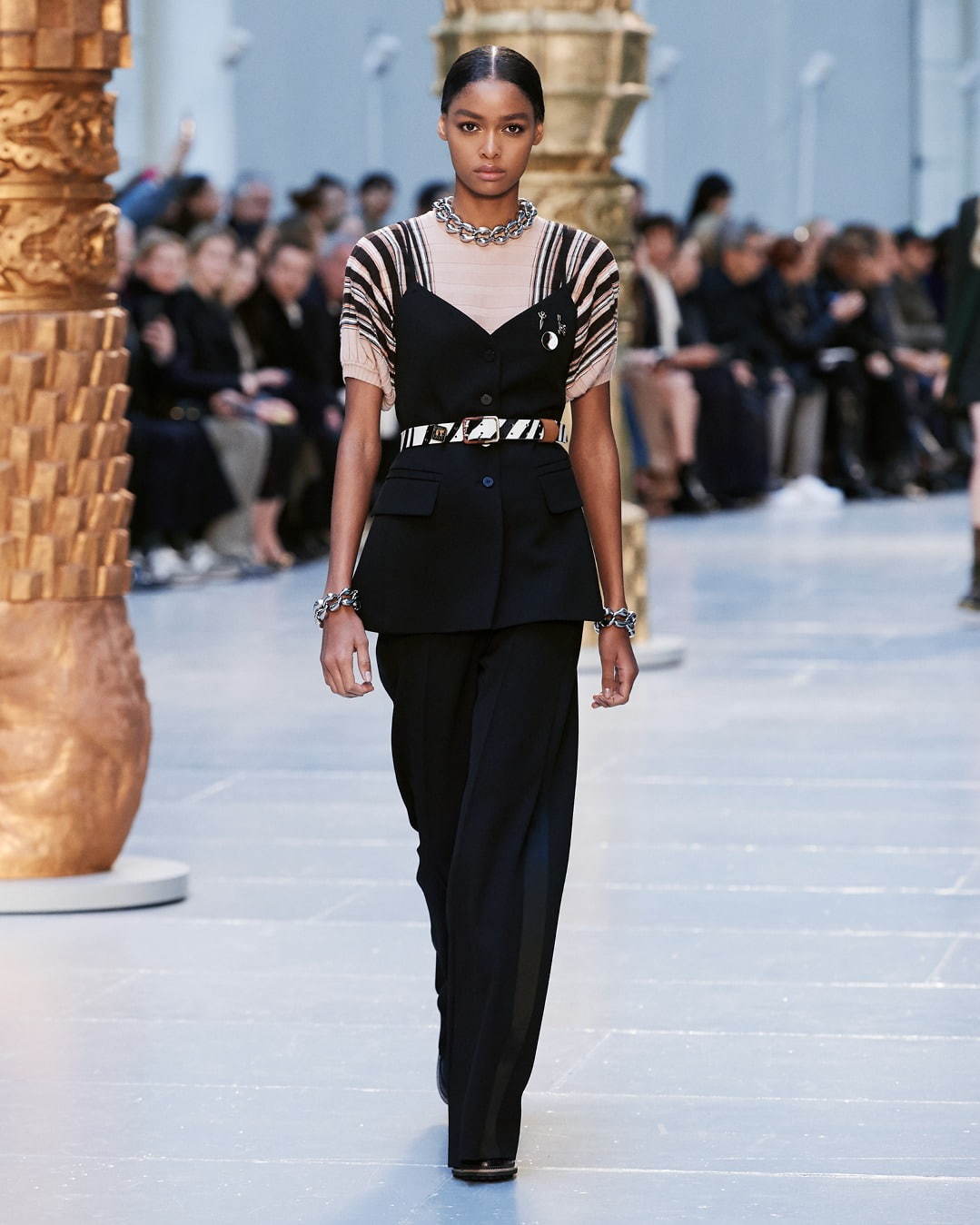 クロエ(Chloé) 2020-21年秋冬ウィメンズコレクション シルエット - 写真37