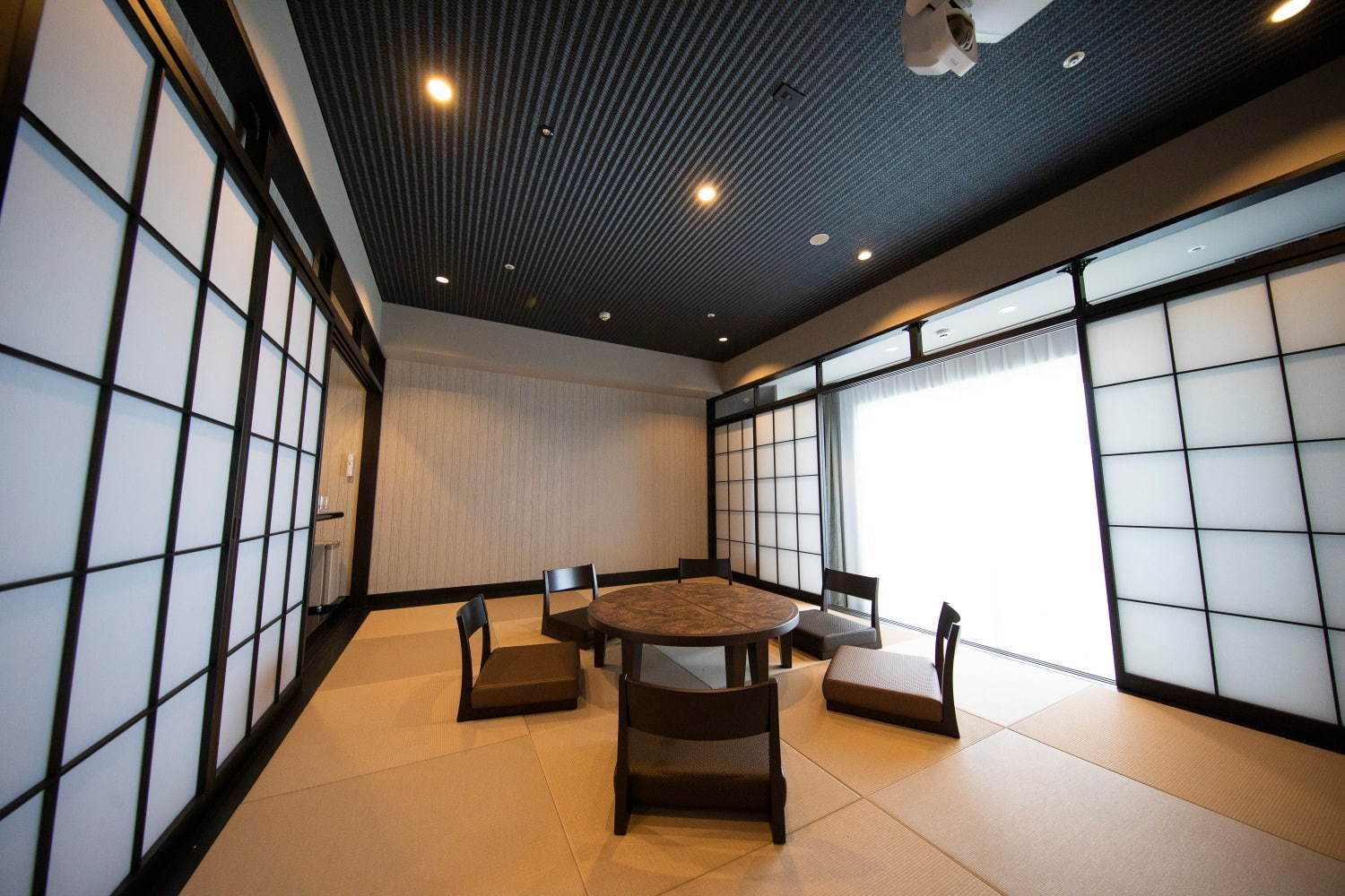 アニメや映画を体感する「EJアニメホテル」埼玉に、大型プロジェクター＆3Dサウンドバー完備の33室｜写真3