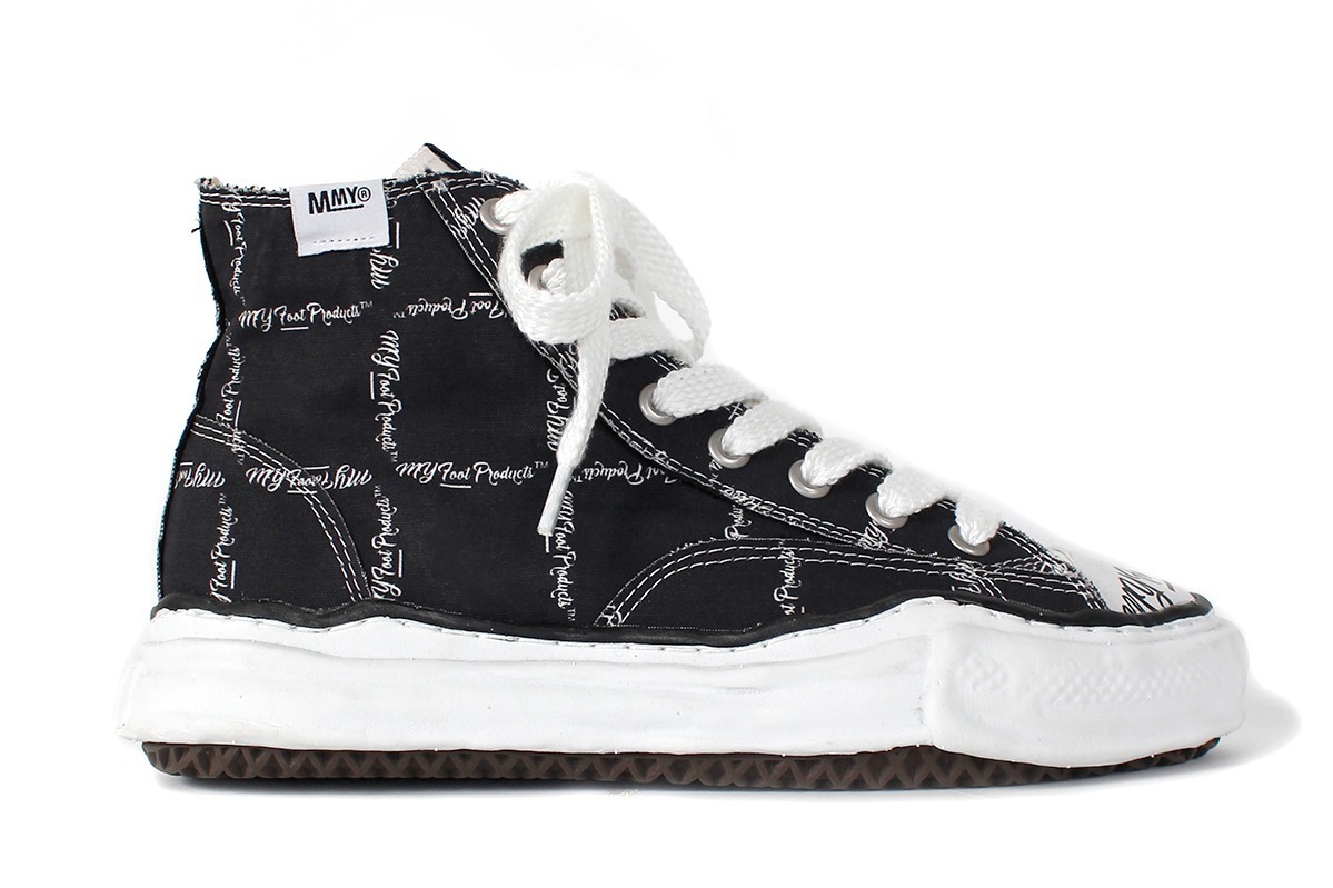 メゾン ミハラヤスヒロの限定スニーカー - 定番オリジナルソール×総柄アッパー、マグや靴下も