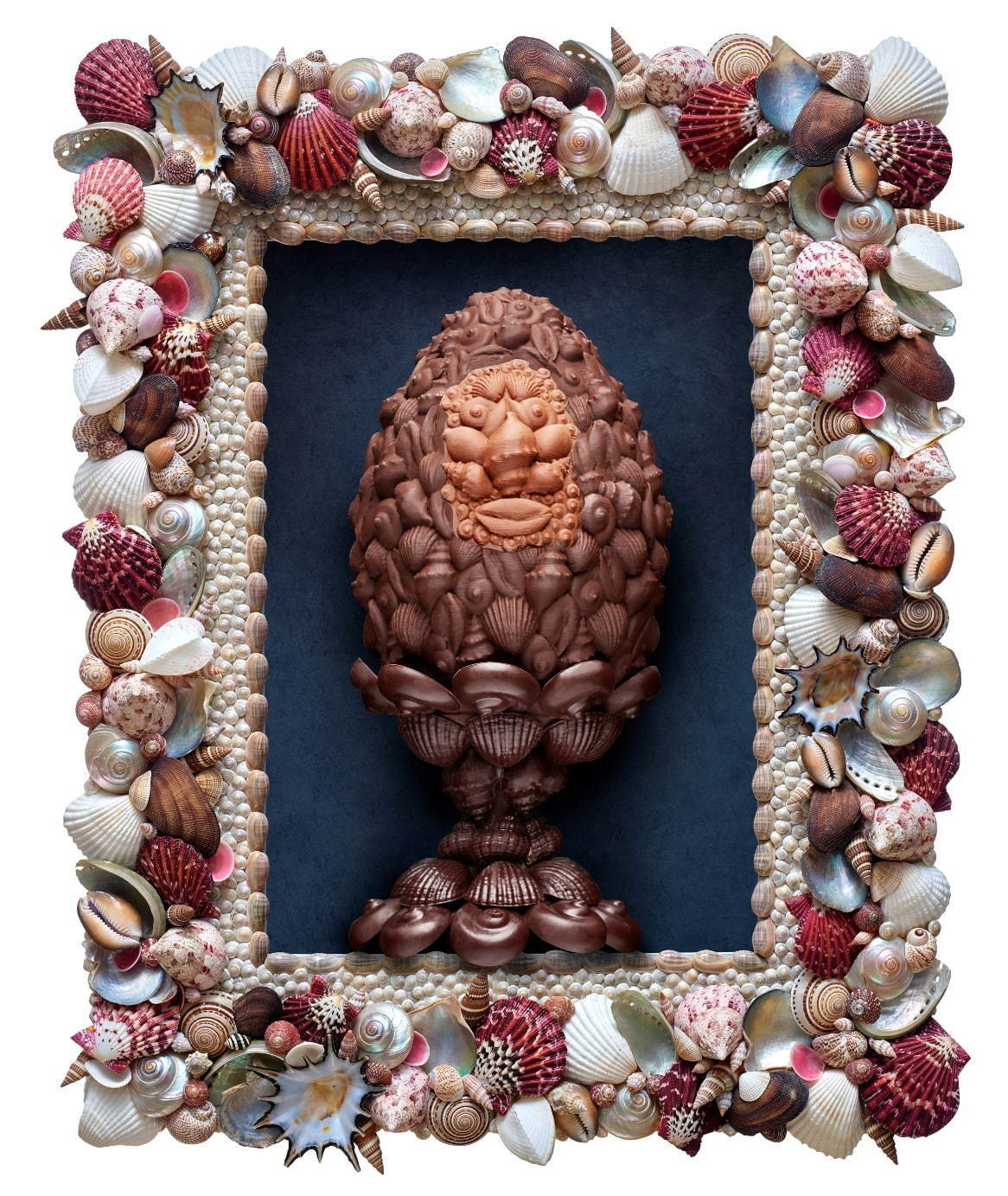 ピエール・エルメ・パリのイースター、貝殻アートのエッグチョコレートやリボンを飾ったウサギチョコ｜写真1