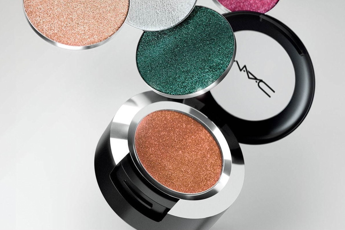 M·A·C“濡れたような”ツヤを叶えるメタリックアイカラー「ダズルシャドウ エクストリーム」