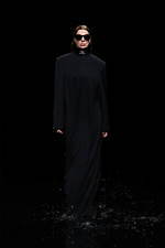 バレンシアガ 20年ウィンターコレクション - 漆黒の世界で、ドレスコードの意味を見つめなおす｜写真13