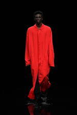 バレンシアガ 20年ウィンターコレクション - 漆黒の世界で、ドレスコードの意味を見つめなおす｜写真16