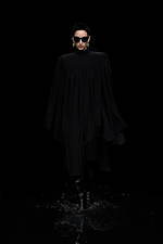 バレンシアガ 20年ウィンターコレクション - 漆黒の世界で、ドレスコードの意味を見つめなおす｜写真19