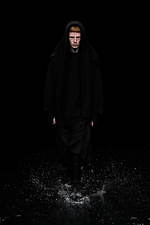 バレンシアガ 20年ウィンターコレクション - 漆黒の世界で、ドレスコードの意味を見つめなおす｜写真24