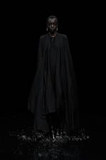 バレンシアガ 20年ウィンターコレクション - 漆黒の世界で、ドレスコードの意味を見つめなおす｜写真25