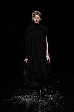 バレンシアガ 20年ウィンターコレクション - 漆黒の世界で、ドレスコードの意味を見つめなおす｜写真27