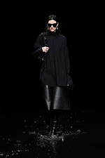 バレンシアガ 20年ウィンターコレクション - 漆黒の世界で、ドレスコードの意味を見つめなおす｜写真29