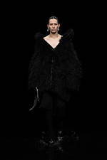 バレンシアガ 20年ウィンターコレクション - 漆黒の世界で、ドレスコードの意味を見つめなおす｜写真35